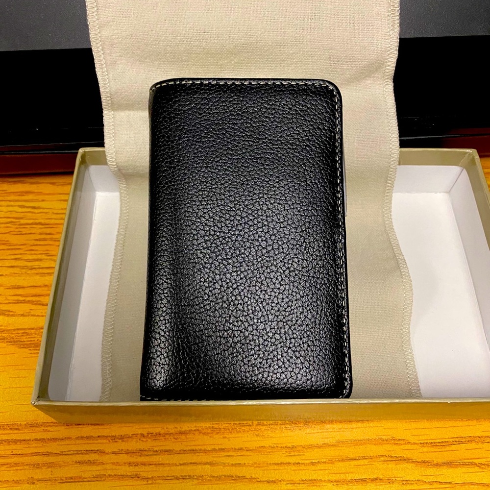Levenger black leather jotlet with pen